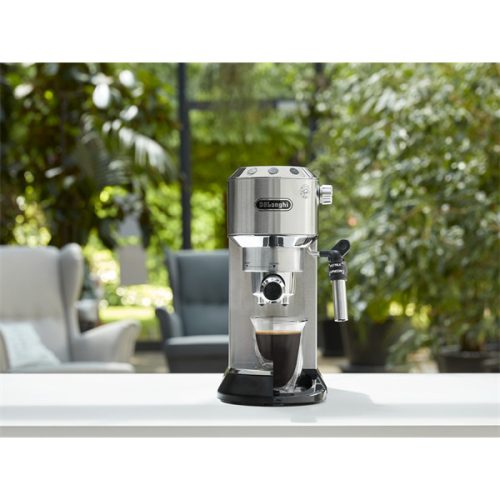 DELONGHI EC685.M Dedica presszókávéfőző 15 bar, 3 sűrő:1 - 2 személyes és E.S.E., tehrmoblock, csészemelegítő