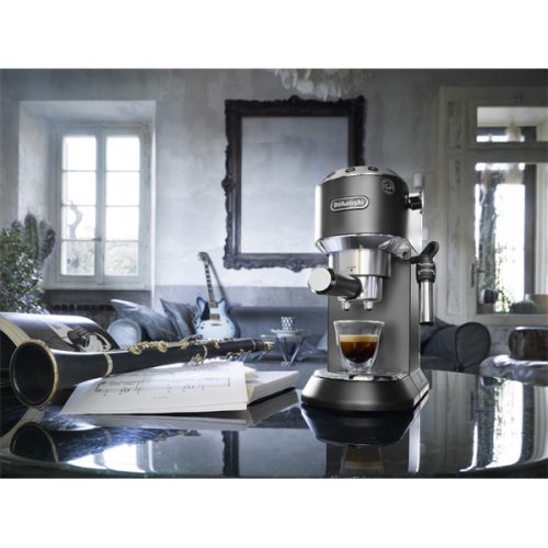 DELONGHI EC685.BK Dedica presszókávéfőző 15 bar, 3 szűrő:1 - 2 személyes és E.S.E., thermoblock, csészemelegítő