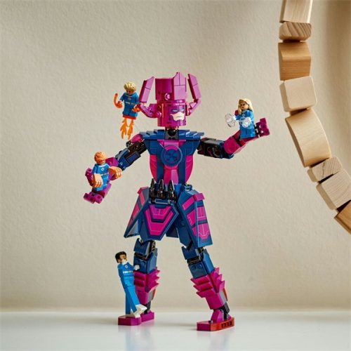 LEGO® | Marvel A Fantasztikus Négyes vs. Galactus építőfigura 76316