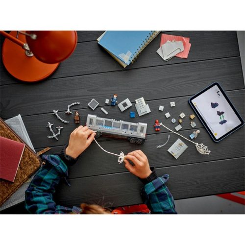 LEGO® | Marvel Pókember és Doc Ock csatája a metrókocsiban, építőjáték 76321