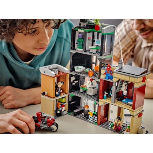 LEGO® | Marvel Pókember vs. Oscorp, szuperhős építőkészlet gyerekeknek 76324