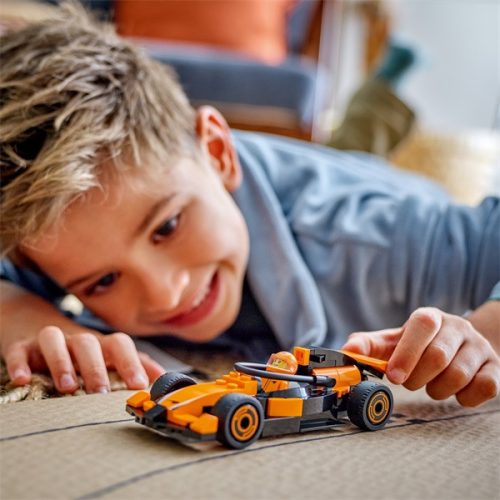 LEGO® City F1®-es pilóta McLaren versenyautóval, minijárművet tartalmazó játékkészlet 60442