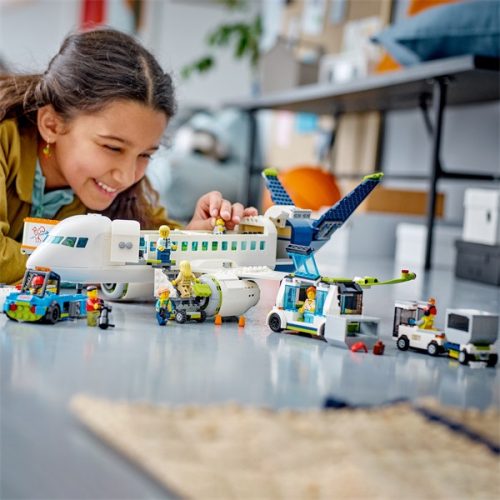 LEGO® City Utasszállító repülőgép 60367
