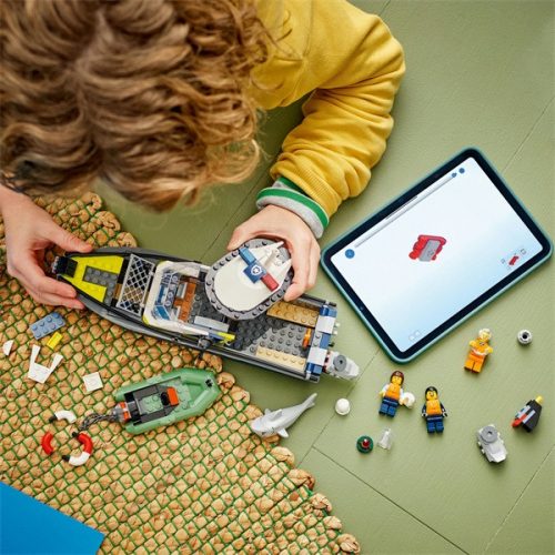 LEGO® City Üldözés rendőrségi csónakkal, játék felfújható motorcsónakkal és gumicsónakkal 60456