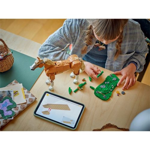 LEGO® Creator 3 az 1-ben Csodaszép ló játék állatot tartalmazó építőszett 31166
