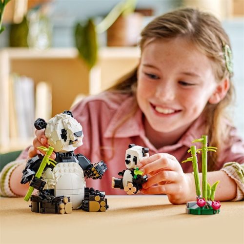 LEGO® Creator 3 az 1-ben Vadállatok: Pandacsalád, játékkészlet 31165