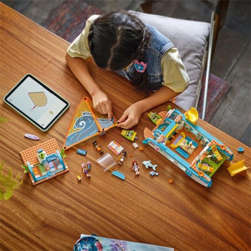 LEGO® Friends Hajós kirándulás és kaland, építőkészlet és történetmesélős játék 42664