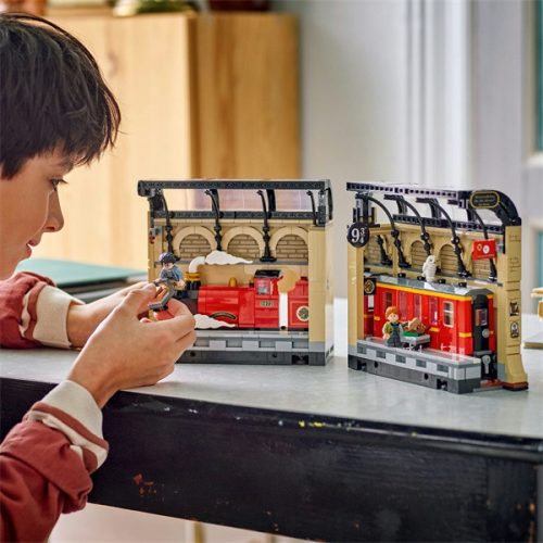 LEGO® Harry Potter™ Könyvkuckó: Roxfort™ expressz, varázslatos ajándék 76450