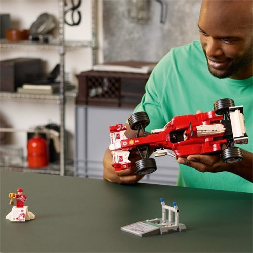 LEGO® Icons Ferrari F2004 és Michael Schumacher 11375