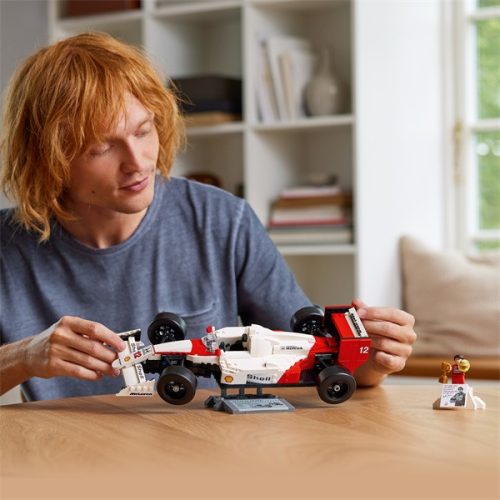 LEGO® Icons McLaren MP4/4 & Ayrton Senna szett 10330