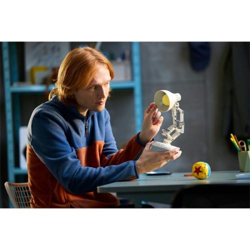 LEGO® Ideas Disney Pixar Luxo Jr., megépíthető és kiállítható modell 21357