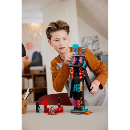LEGO® Minecraft® A Bevégzőtorony, gyermekjáték és gamerajándék 21279