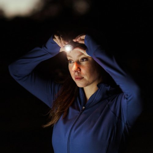 NEBO NEB-HLP-0044-H MYCRO 700 fej- és sapkalámpa, 700 lumen, 6 világítási mód, akkumulátor, víz- és ütésálló