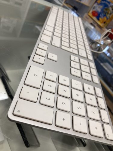 Használt Apple A1243 EMC2171 német kiosztású vezetékes billentyűzet / 12 hónap jótállás