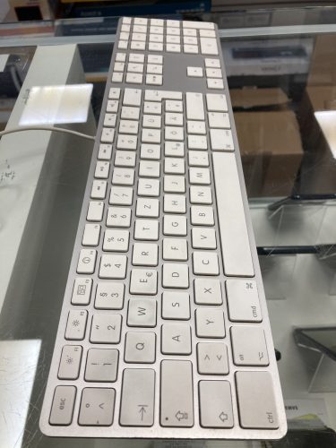Használt Apple A1243 EMC2171 német kiosztású vezetékes billentyűzet / 12 hónap jótállás