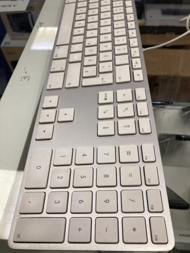 Használt Apple A1243 EMC2171 német kiosztású vezetékes billentyűzet / 12 hónap jótállás